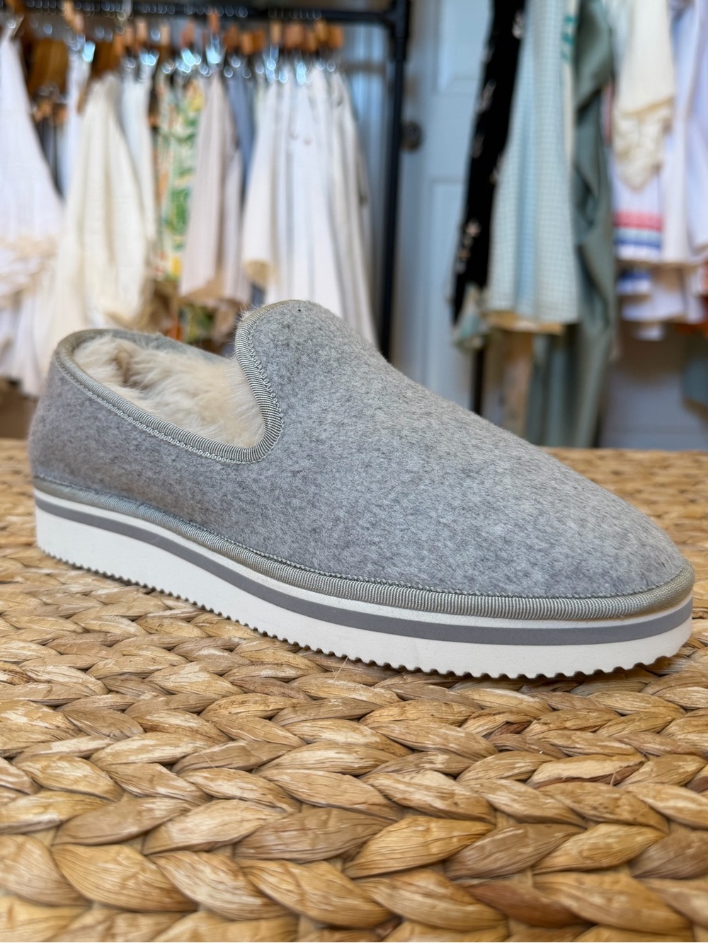 HERVE SLIPPERS IN GREY FELT |DOLCE VITA